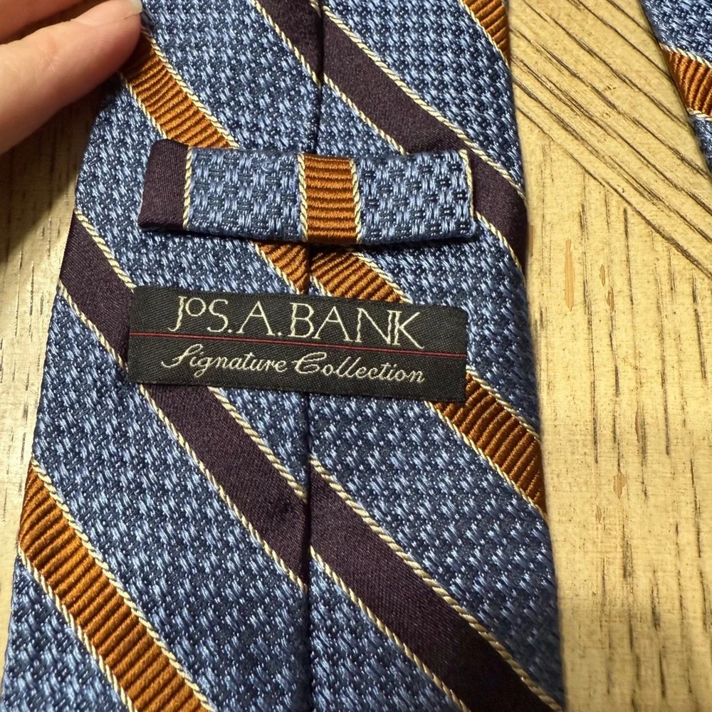 Jos A Bank Signature Collection Mens Blue Stripe 100% Silk Tie Made in Italy‎